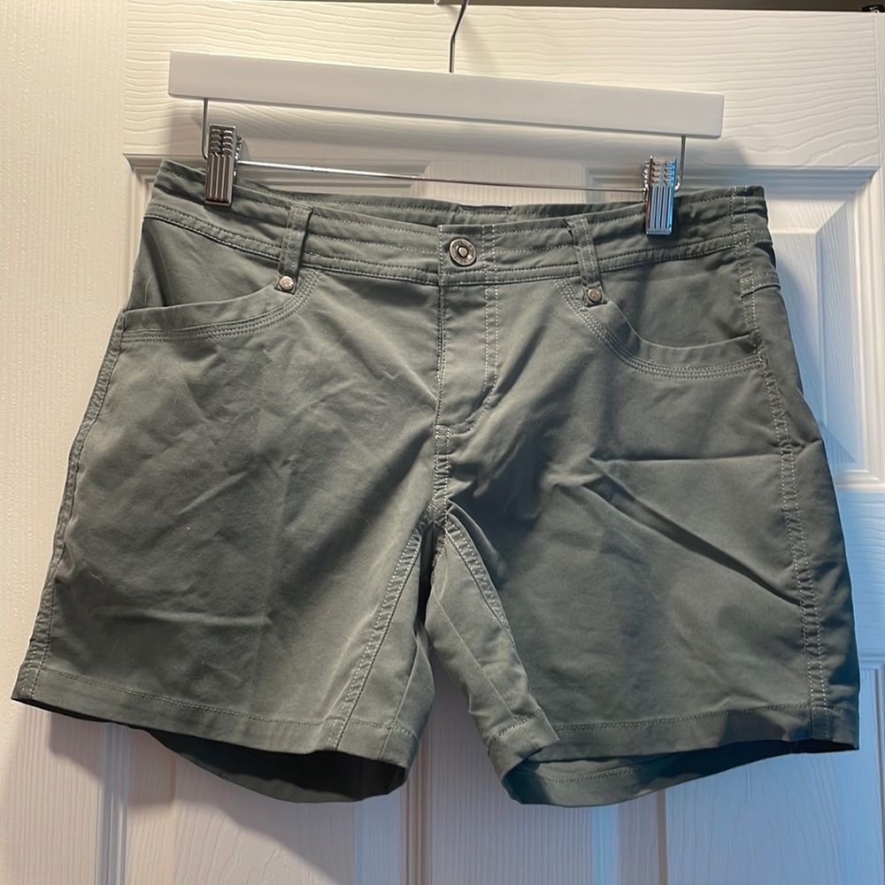 Kuhl women’s shorts.  EUC.